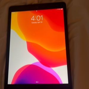 iPad 7th Generation Wi-Fi cellular Excellent condition barely used